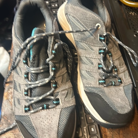 Nice Columbia shoes women’s size 8.5 - Picture 1 of 2